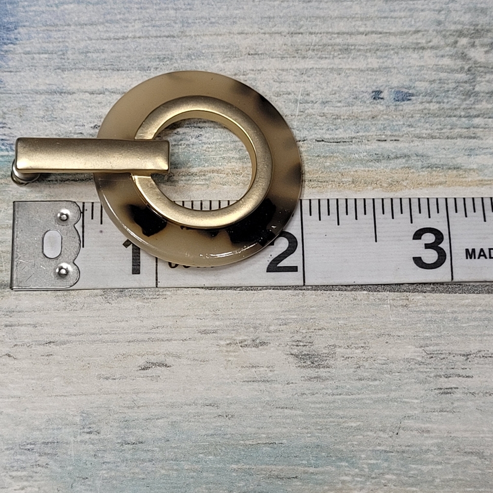 Resin Matte Gold Hoop Dangle Earrings. - Picture 5 of 6